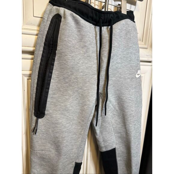 Nike Kids Joggers in Gray and Black - Picture 2 of 11